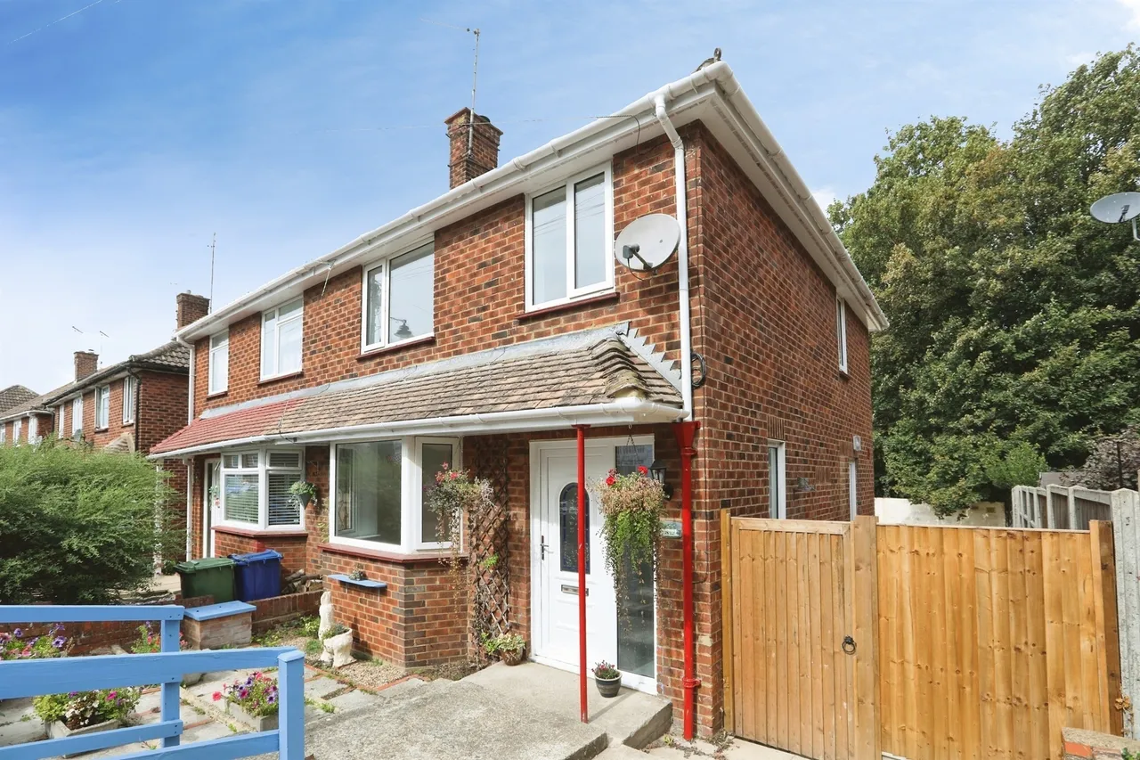 3 bed house for sale — Ospringe Road, Faversham