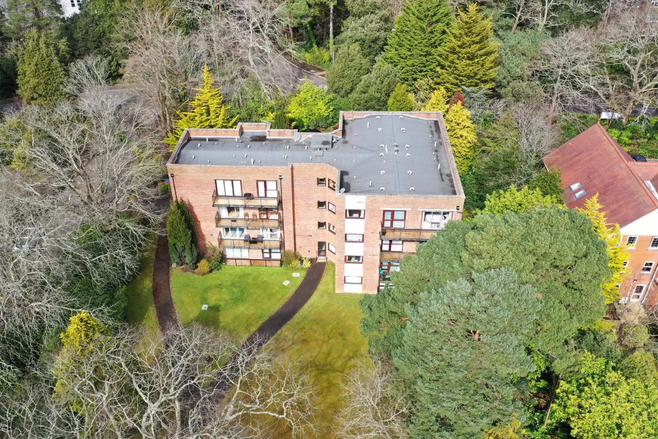 Western Road, BH13, photo 25