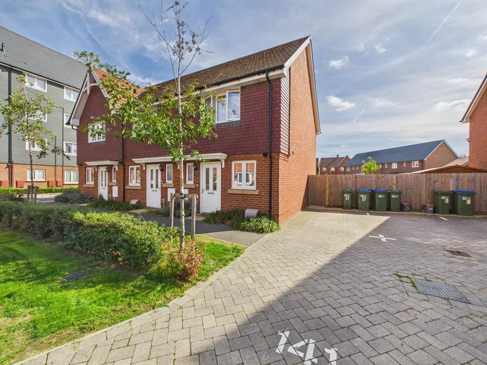 2 bed house for sale, Sired Way, Faygate