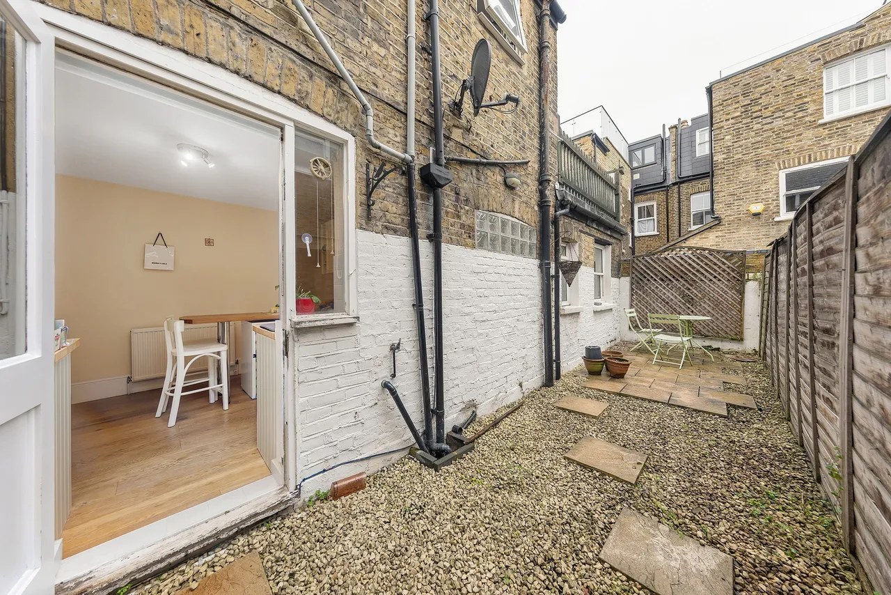 13b Emu Road, London, photo 4
