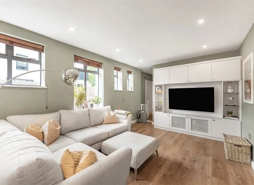2 bed flat for sale, Elmtree Road, Teddington, TW11