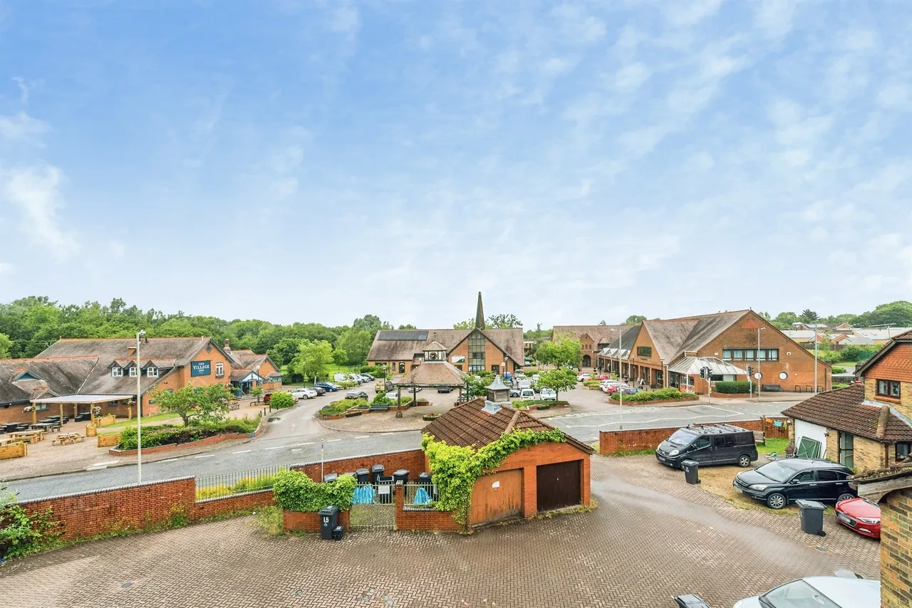 Castilian Mews, Shaw, SN5, photo 10