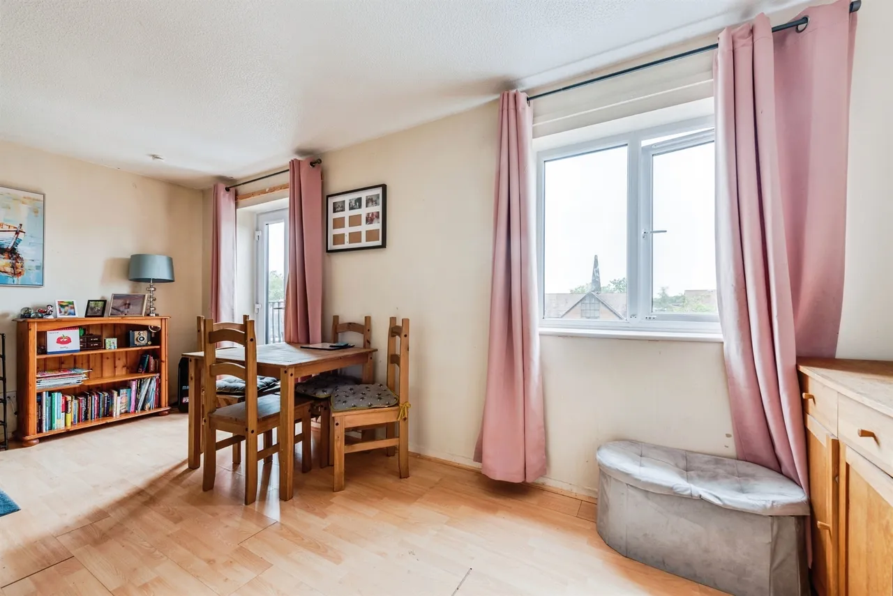 Castilian Mews, Shaw, SN5, photo 4