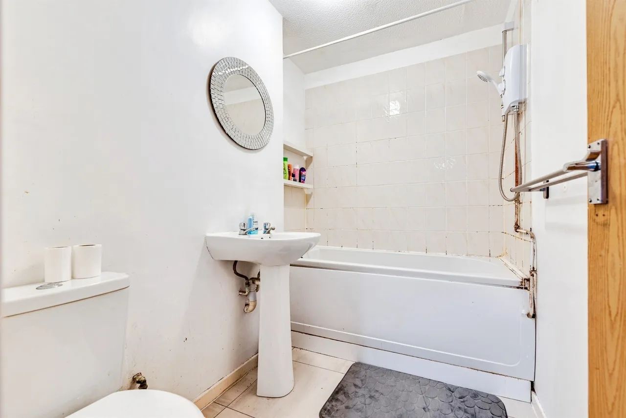 Castilian Mews, Shaw, SN5, photo 9