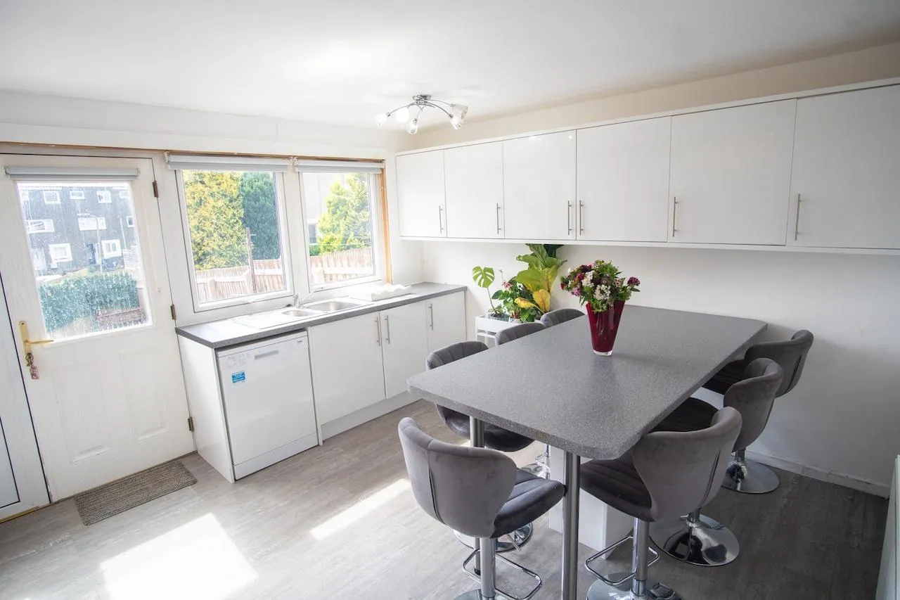 4 bed house for sale — Marmion Place, Cumbernauld, G67 4AP