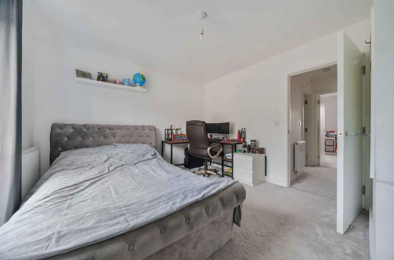 Allington Lane, Ebbsfleet Valley, DA10, photo 13