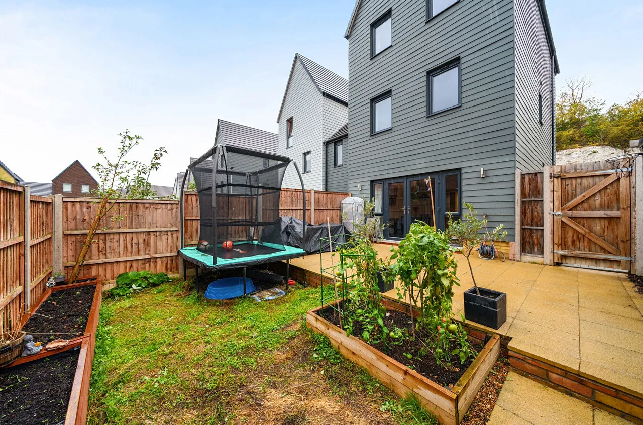 Allington Lane, Ebbsfleet Valley, DA10, photo 2