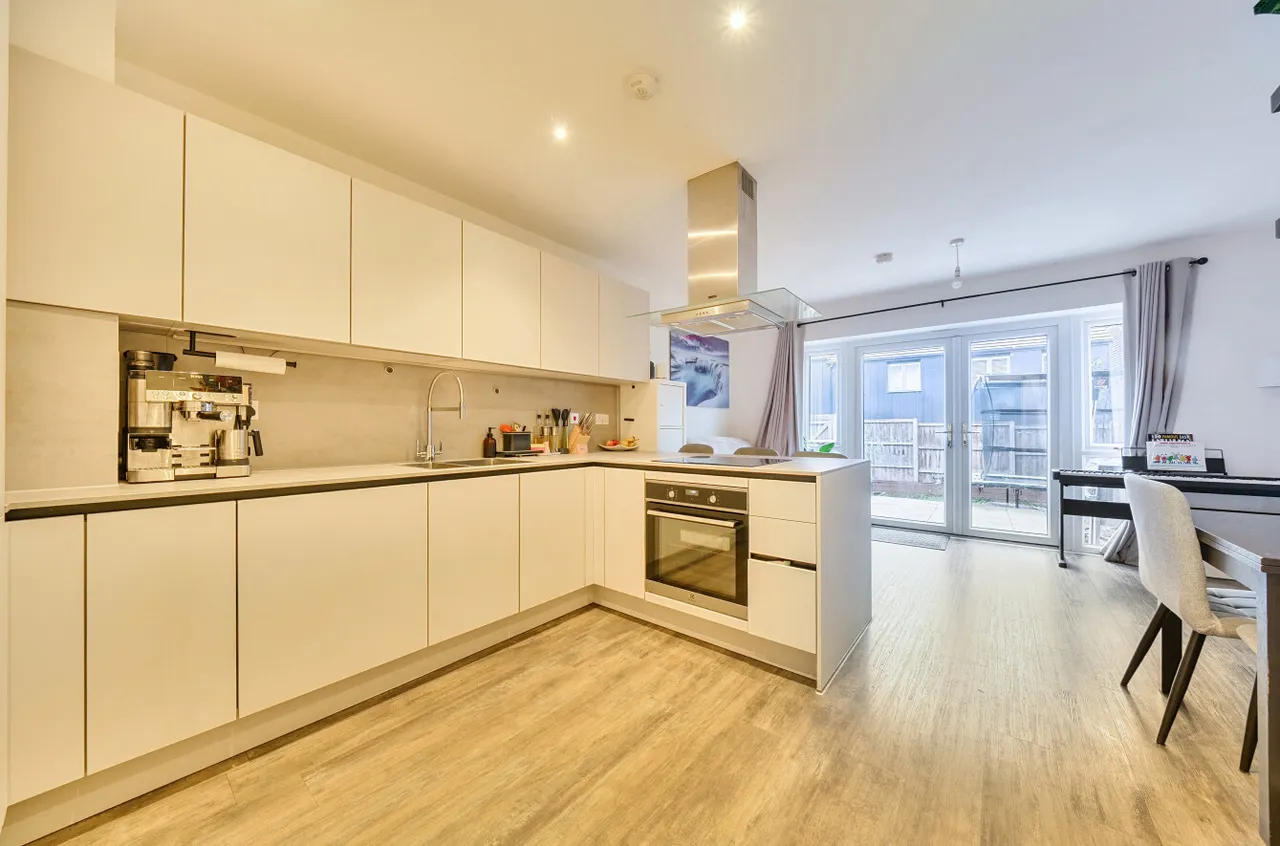 Allington Lane, Ebbsfleet Valley, DA10, photo 22