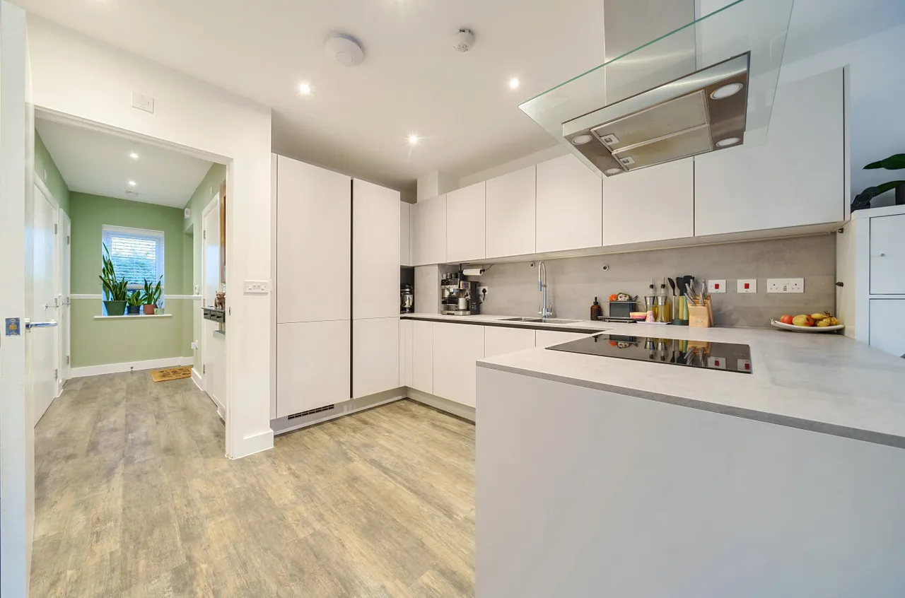 Allington Lane, Ebbsfleet Valley, DA10, photo 21