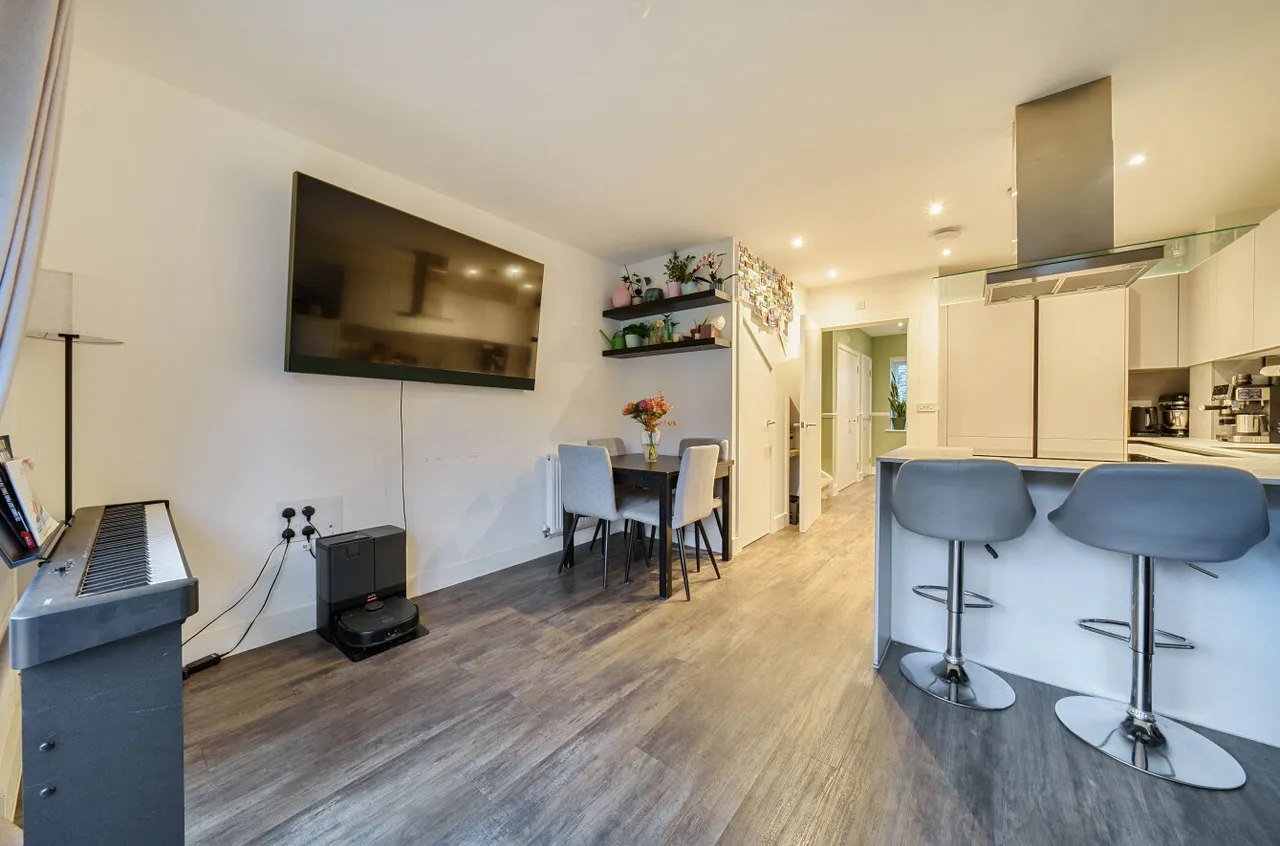 Allington Lane, Ebbsfleet Valley, DA10, photo 19