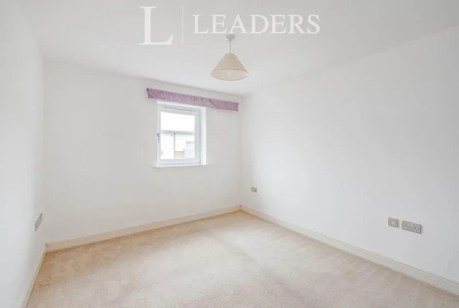 Trafalgar Gardens, Crawley, RH10, photo 4