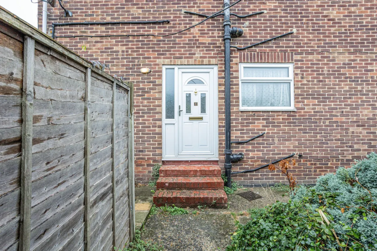 2 bed flat for sale, Mill Row, Birchington, CT7