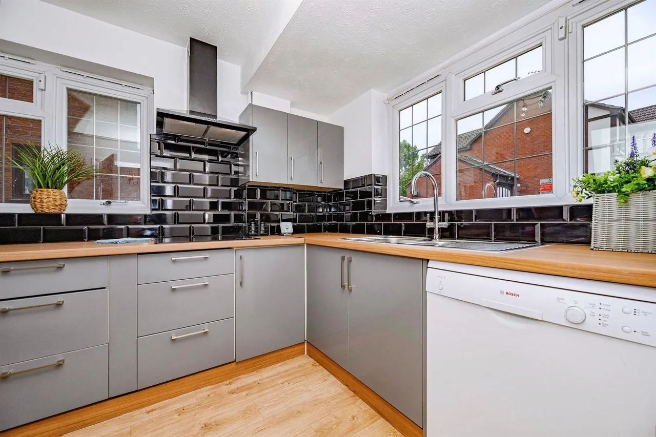 Tudor Manor Gardens, Watford, WD25, photo 9