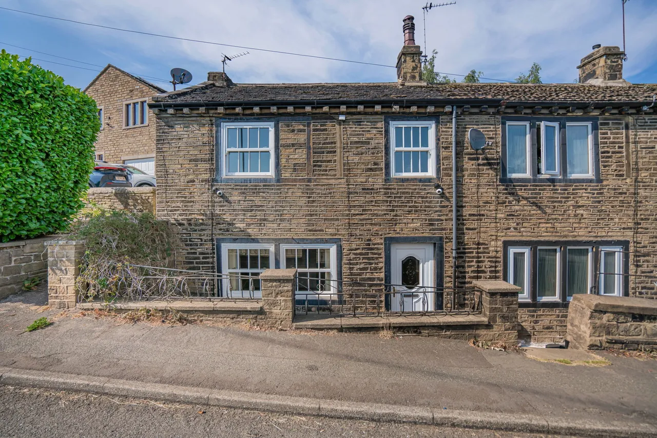 2 bed house for sale, Laneside, Holywell Green, HX4