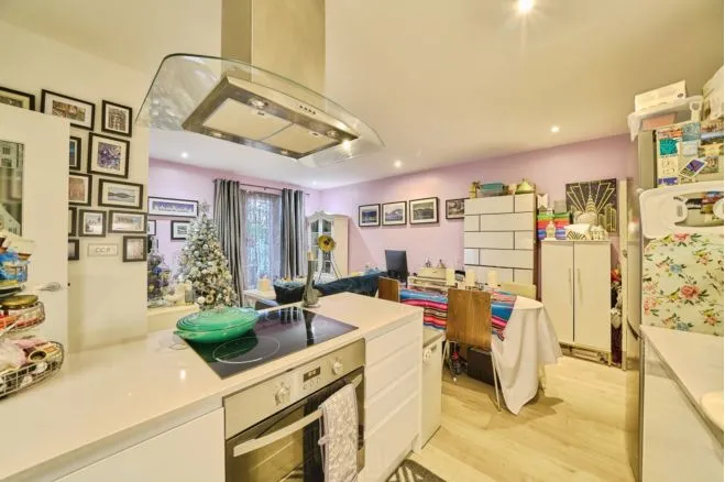 76 Sidmouth Avenue, Isleworth, photo 6