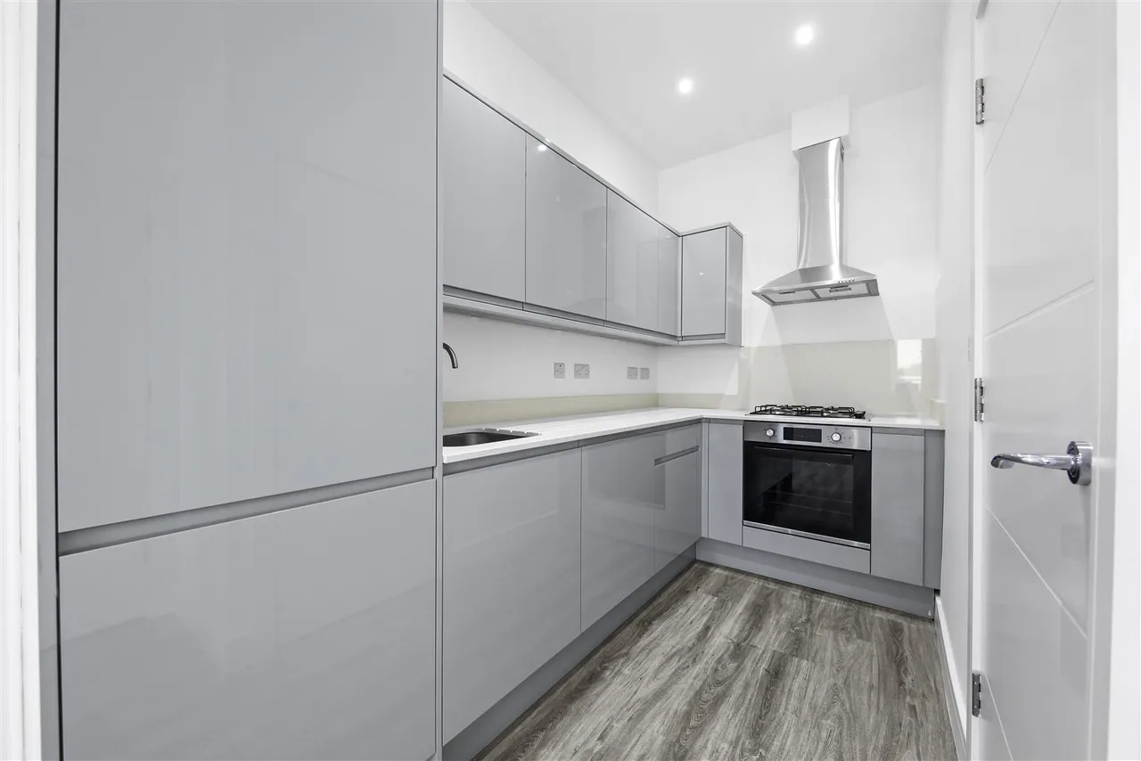 Tudor Gardens, Kingsbury, NW9, photo 6
