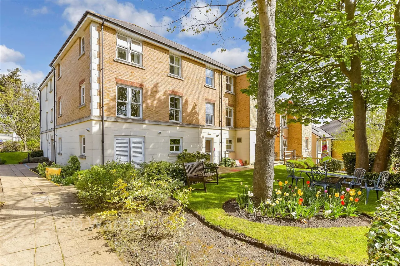1 bed flat for sale, Glen View, Gravesend, DA12