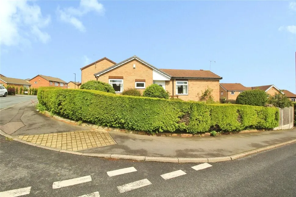 2 bed house for sale — Milgrove Crescent, High Green, Sheffield, S35