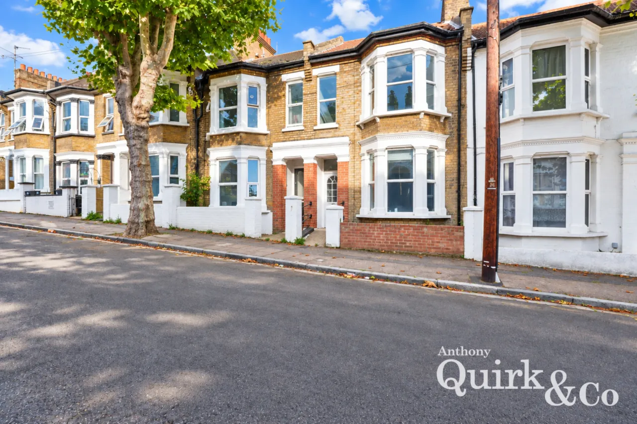 3 bed property to rent, Old Southend Road, Southend-on-sea, SS1