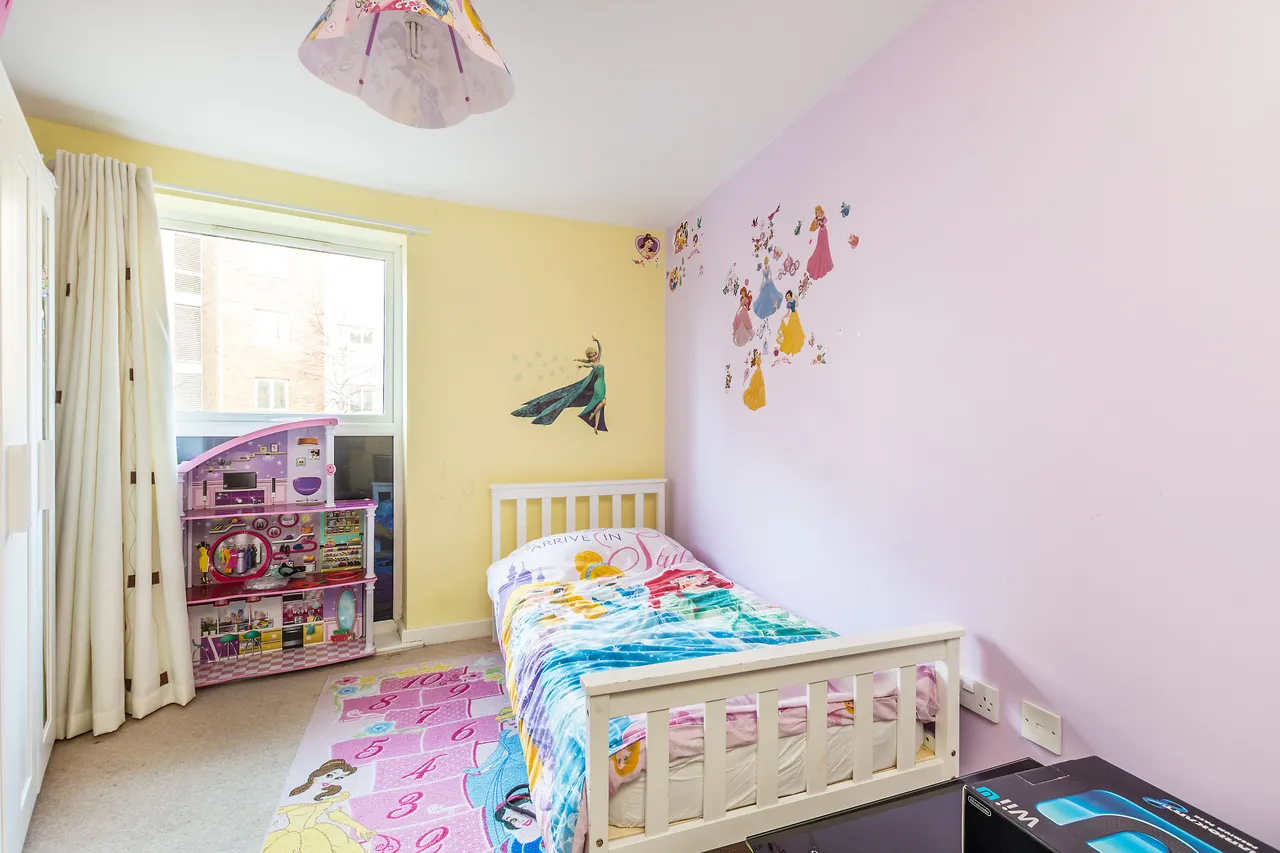 5 Langtry Court, Lanadron Close, Isleworth, photo 6
