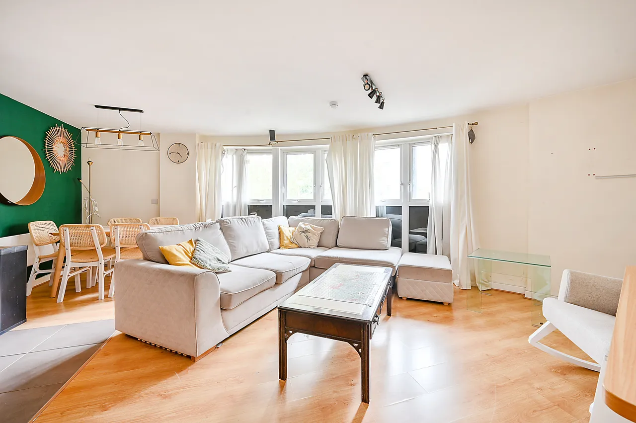5 Langtry Court, Lanadron Close, Isleworth, photo 3
