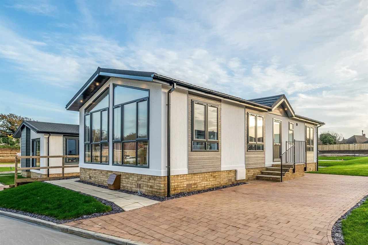 2 bed park home for sale — Wick Lane, Christchurch