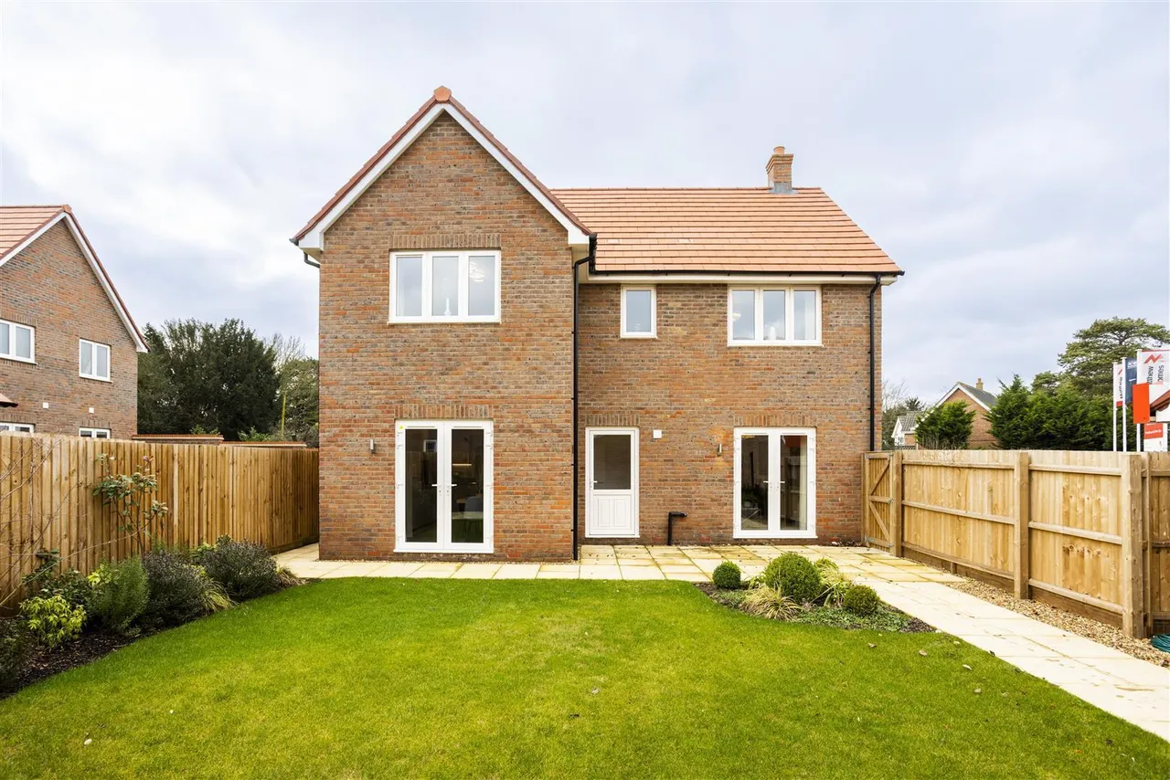Buckenham Road, Attleborough, NR17, photo 21