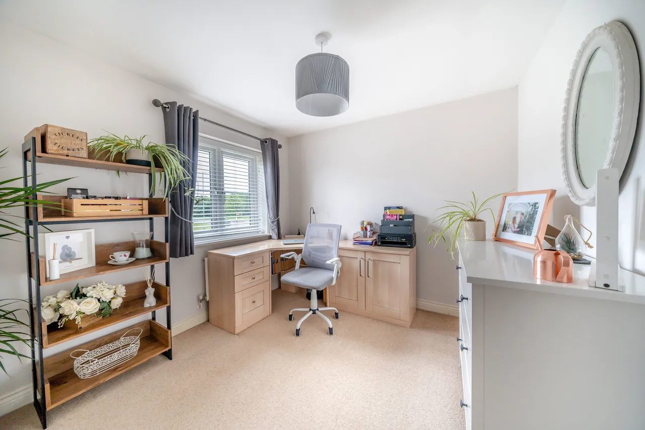 Honeysuckle Close, Melksham, photo 12