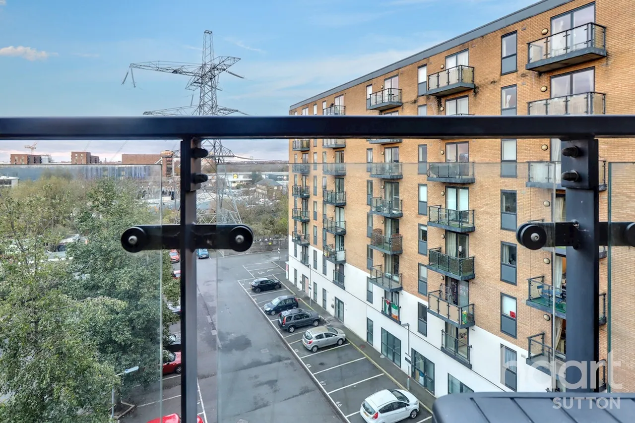 Durnsford Road, London, SW19, photo 4
