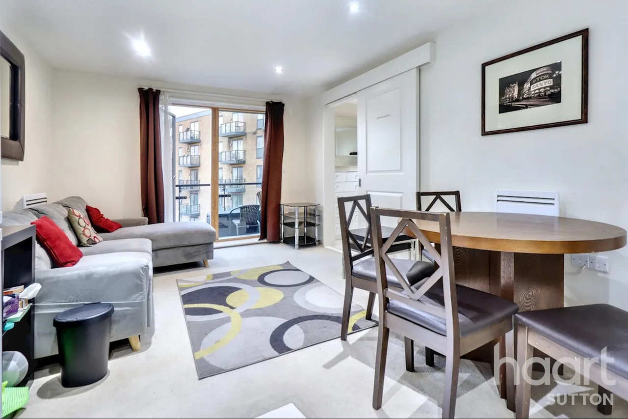 1 bed flat for sale, Durnsford Road, London, SW19