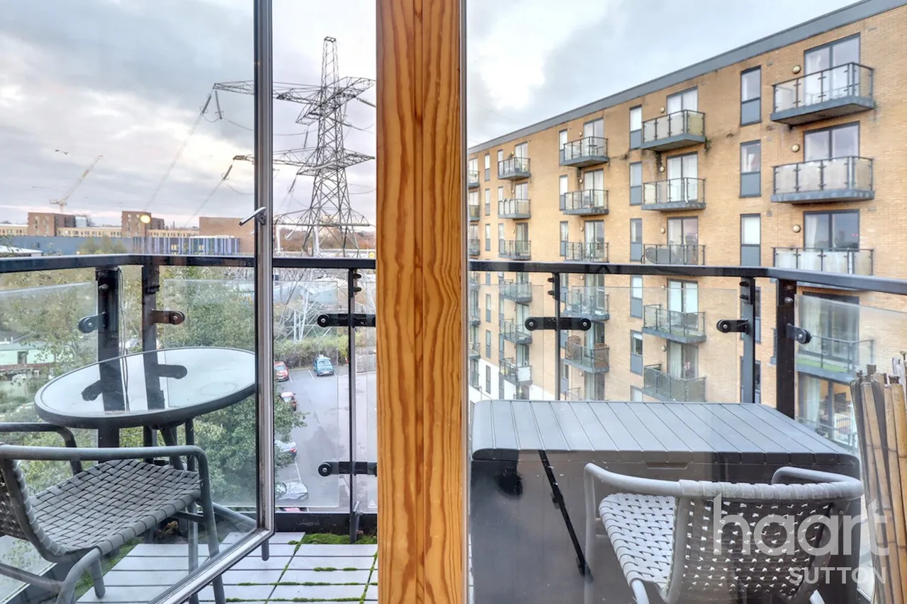 Durnsford Road, London, SW19, photo 3
