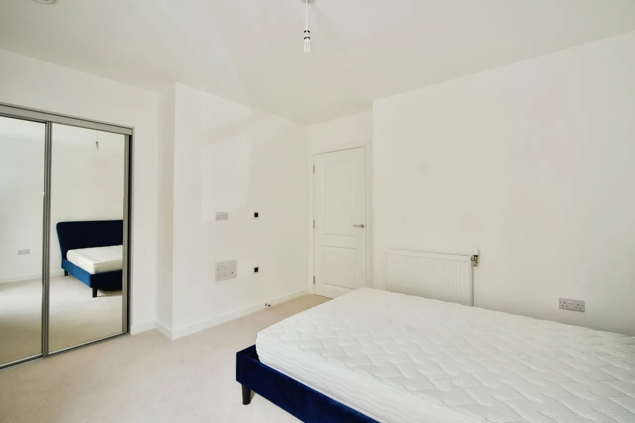 Mahindra Way, Beckton, London, E6, photo 5