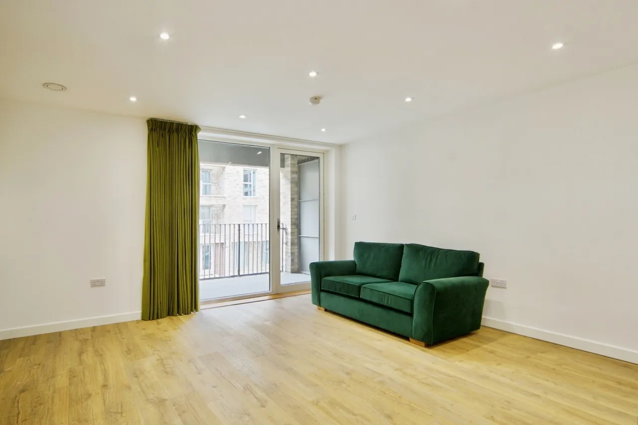 Mahindra Way, Beckton, London, E6, photo 8