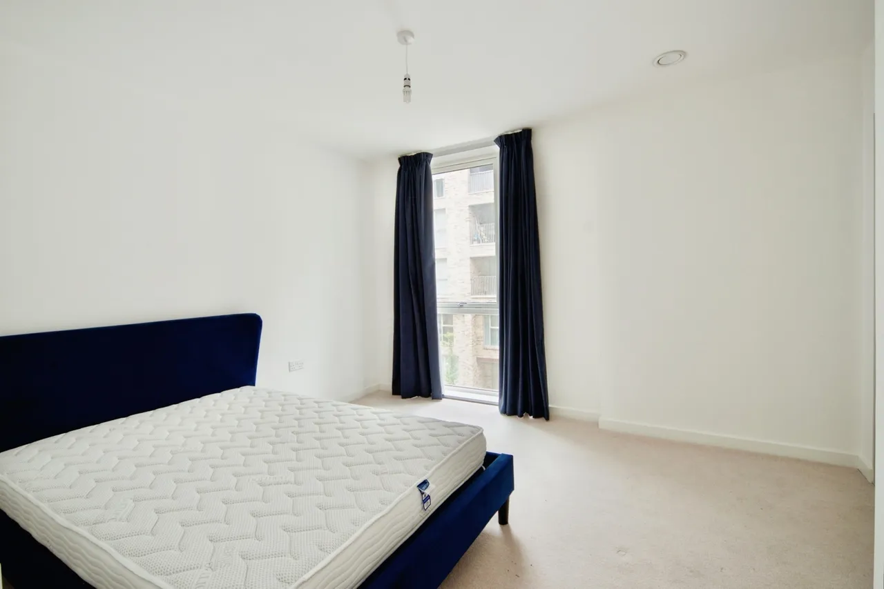 Mahindra Way, Beckton, London, E6, photo 4