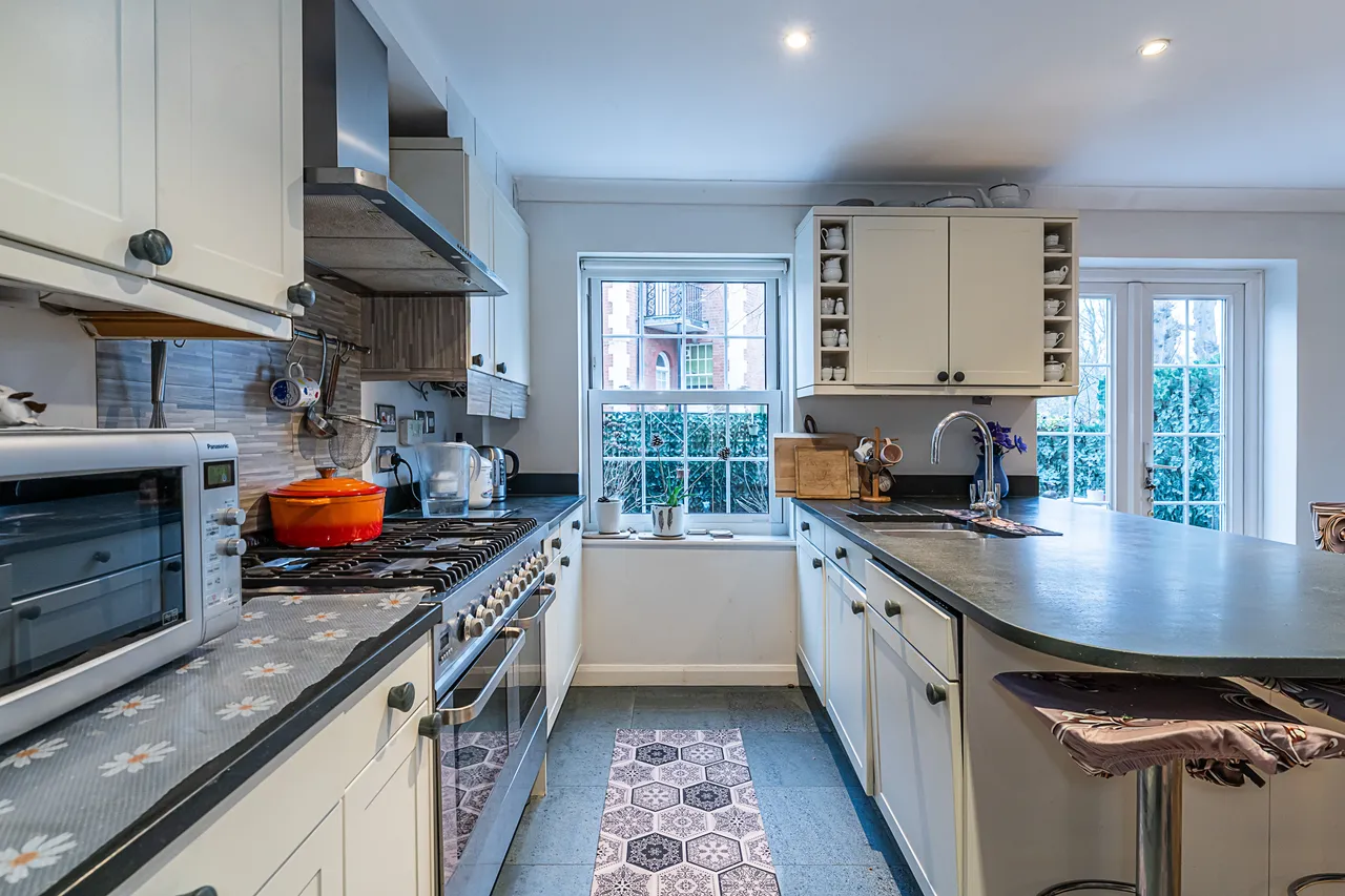 Pine Grove, London, SW19, photo 9