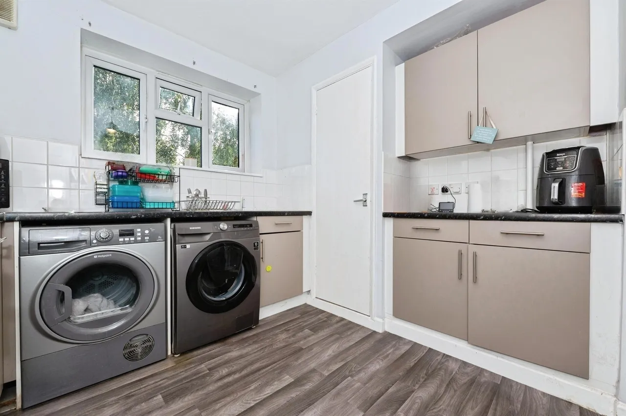 Cam Green, South Ockendon, RM15, photo 4