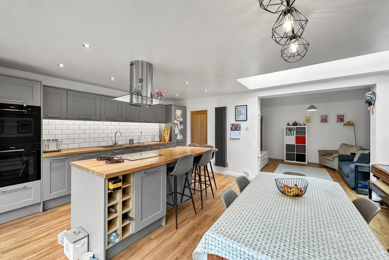 Clover Road, Timperley, Cheshire WA15 7NL, photo 2