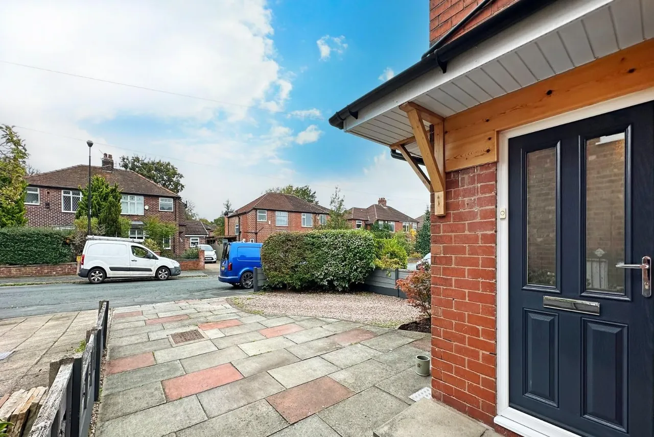 Clover Road, Timperley, Cheshire WA15 7NL, photo 27