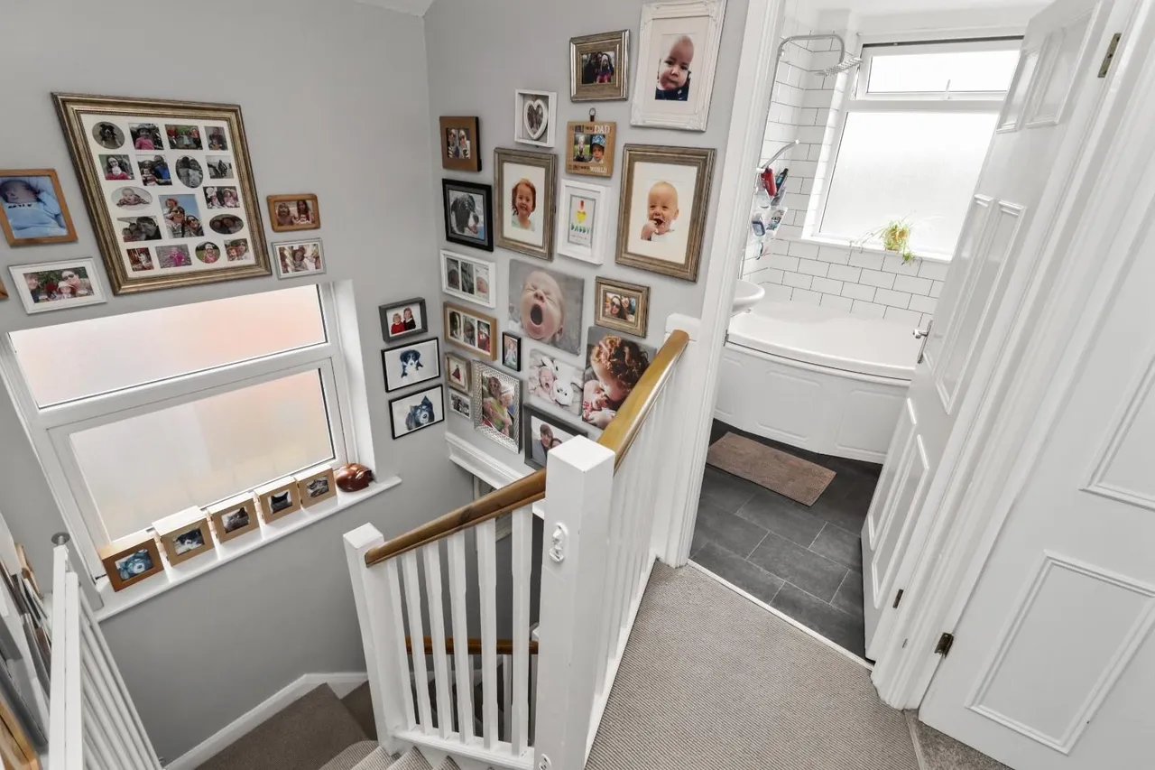 Clover Road, Timperley, Cheshire WA15 7NL, photo 20