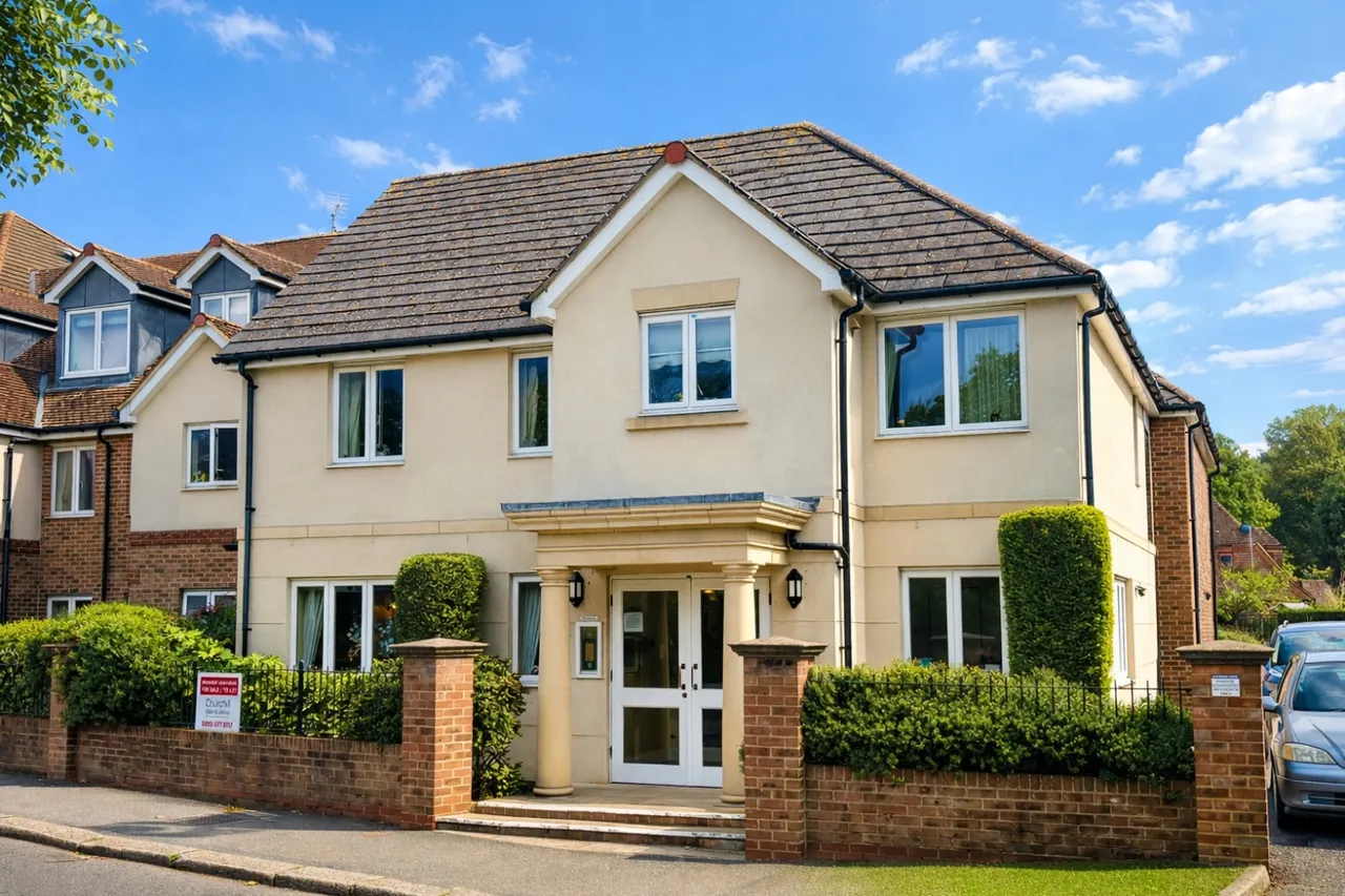 1 bed retirement property for sale, Station Road, Surrey Addlestone, KT15