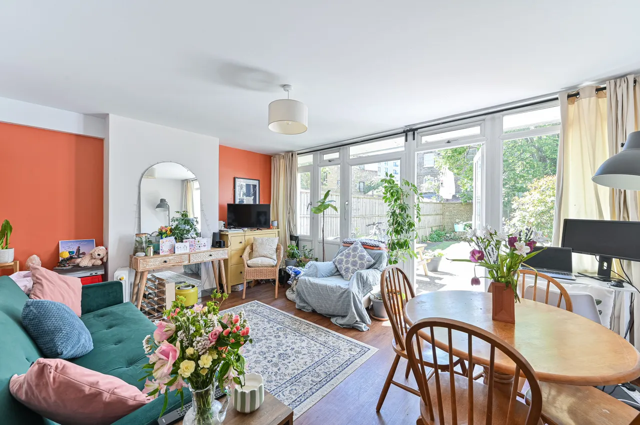 3 bed flat for sale, London, SW9