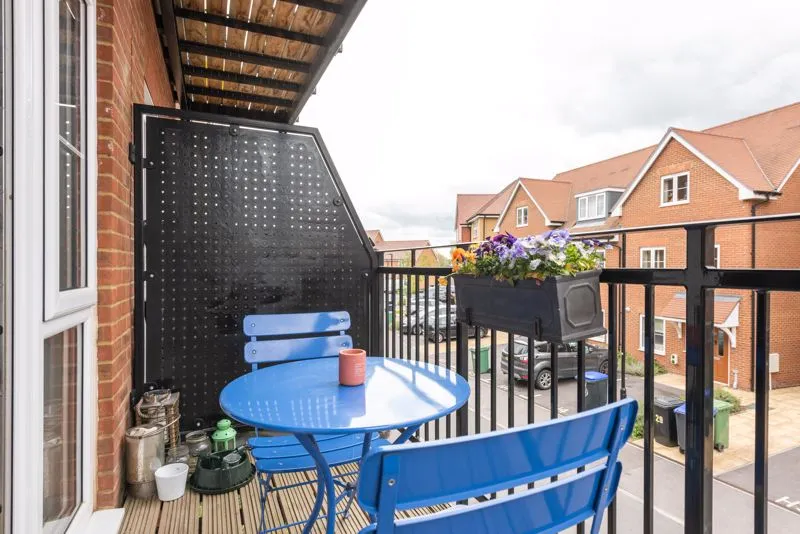 Alderson Grove Hersham, Walton-On-Thames KT12 5EG, photo 9