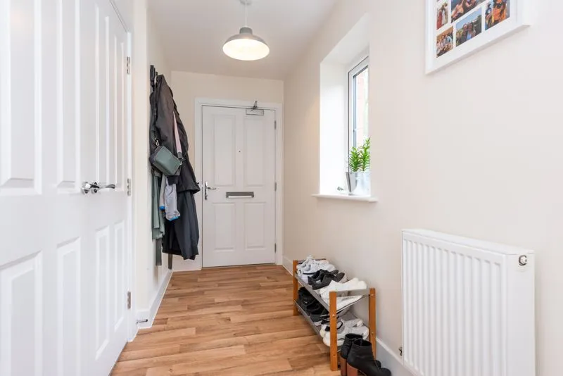 Alderson Grove Hersham, Walton-On-Thames KT12 5EG, photo 8