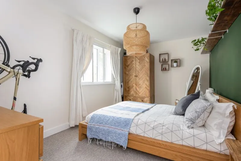 Alderson Grove Hersham, Walton-On-Thames KT12 5EG, photo 5