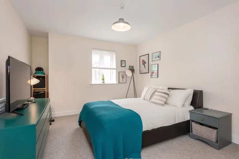 Alderson Grove Hersham, Walton-On-Thames KT12 5EG, photo 6