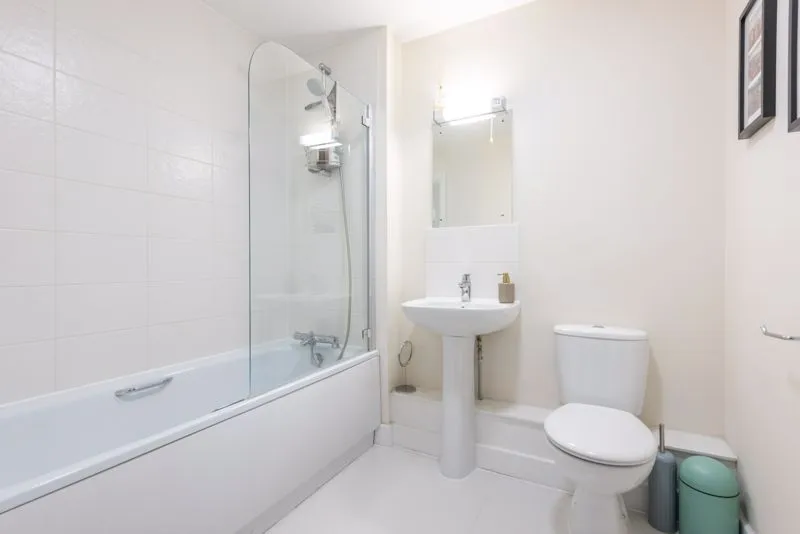 Alderson Grove Hersham, Walton-On-Thames KT12 5EG, photo 7