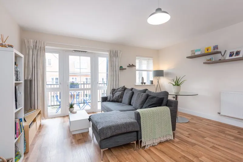Alderson Grove Hersham, Walton-On-Thames KT12 5EG, photo 4