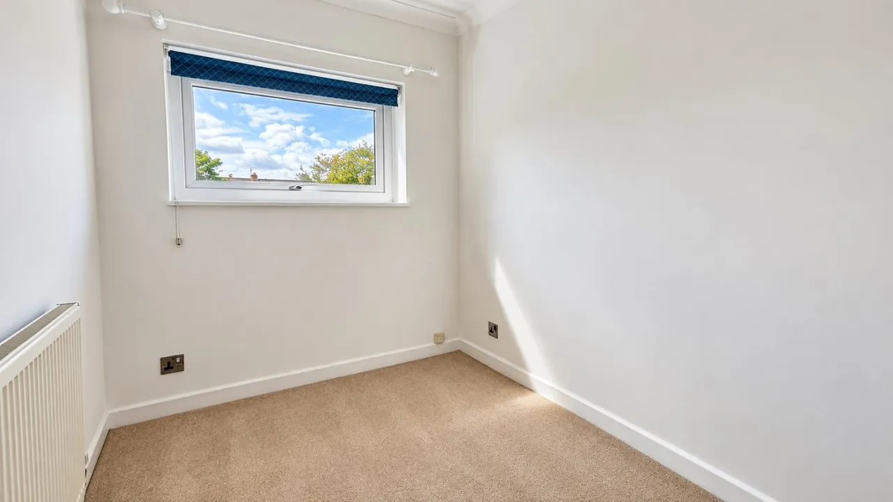 Handside Close, Worcester Park, KT4 8QG, photo 10