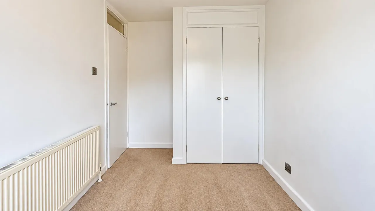 Handside Close, Worcester Park, KT4 8QG, photo 9