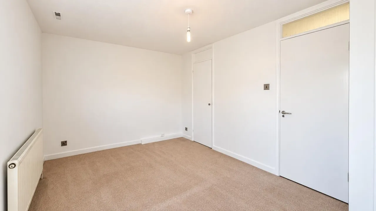 Handside Close, Worcester Park, KT4 8QG, photo 5